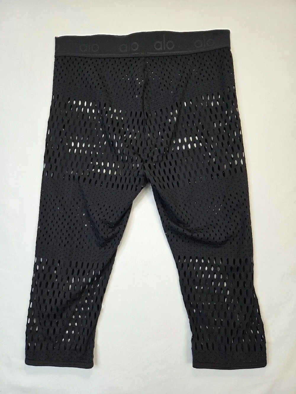 Alo Yoga High Waist Mesh Capri Leggings Black Laser Cut Size L